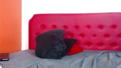 cristian hot9 online show from 11/18/25, 11:48