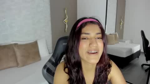 Snapshot of cristin_collins chatting on 05/19/26, 09:32 C R I S T I N online show from 05/19/26, 09:32