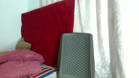 Snapshot of cristinamontiel74 chatting on 11/27/25, 02:52 cristinamontiel74 online show from 11/27/25, 02:52