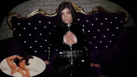 Snapshot of cristinann chatting on 01/29/25, 12:35 Cristin online show from 01/29/25, 12:35