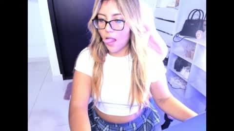 Snapshot of cristinasweet7 chatting on 06/09/26, 04:13 cristinasweet7 online show from 06/09/26, 04:13