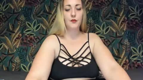 Snapshot of cristinnna chatting on 01/14/26, 04:34 Cristina online show from 01/14/26, 04:34