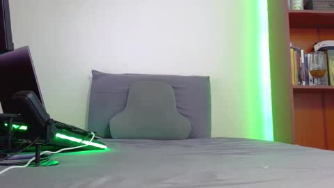 Snapshot of cristo_master chatting on 12/17/25, 09:21 Tell me God independent model show your respect at all times online show from 12/17/25, 09:21