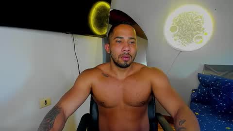 Snapshot of cristobal12cock chatting on 11/23/25, 03:23 Cristian online show from 11/23/25, 03:23