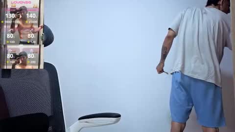 Snapshot of cristopher23_ chatting on 11/20/25, 11:21 cristopher23 online show from 11/20/25, 11:21