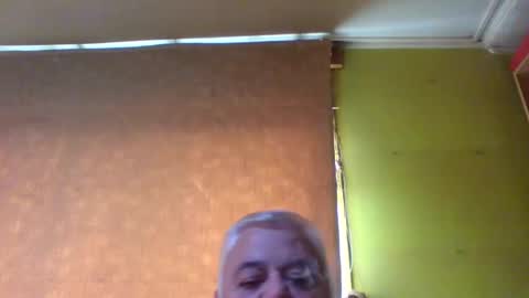 Snapshot of crmperez chatting on 10/16/25, 07:15 crmperez online show from 10/16/25, 07:15