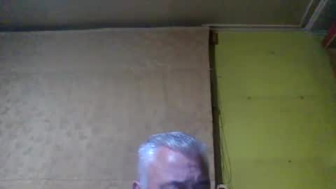 Snapshot of crmperez chatting on 11/18/25, 01:11 crmperez online show from 11/18/25, 01:11