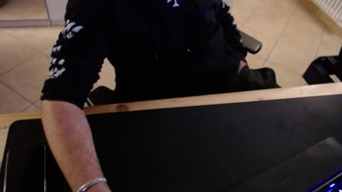 crocken_bisc online show from 12/19/25, 08:49