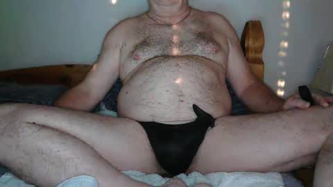 Snapshot of crowbarbi chatting on 10/17/25, 11:35 Crowbarbi online show from 10/17/25, 11:35