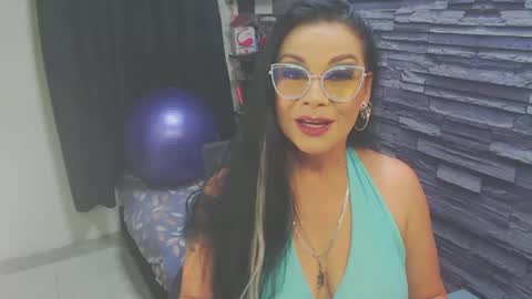 cruela_deviil online show from 11/01/25, 08:22