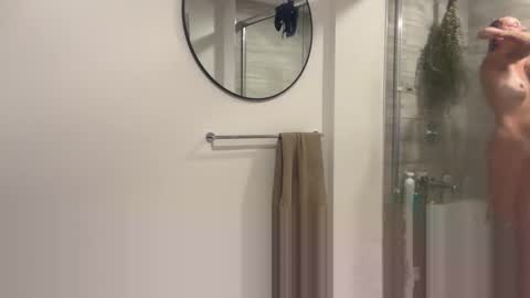 Snapshot of cruellacuck chatting on 11/11/25, 09:15 CruellaCuck online show from 11/11/25, 09:15