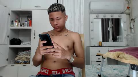 Snapshot of crys_22 chatting on 11/09/25, 04:22 crys_22 online show from 11/09/25, 04:22