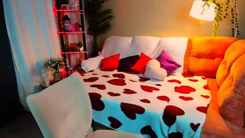 Anna online show from 04/13/26, 08:03