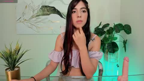 Snapshot of crystal_arlette chatting on 05/23/26, 01:26 crystal_arlette online show from 05/23/26, 01:26