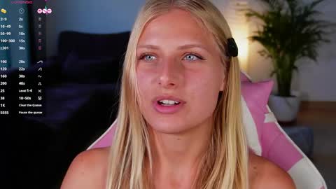 Snapshot of crystal_blond chatting on 05/23/26, 07:07 Crystal online show from 05/23/26, 07:07