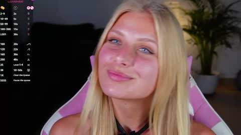 Snapshot of crystal_blond chatting on 05/27/26, 08:39 Crystal online show from 05/27/26, 08:39