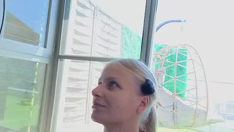 Snapshot of crystal_blond chatting on 07/12/26, 02:41 Crystal online show from 07/12/26, 02:41