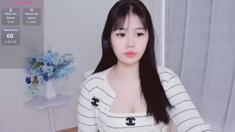 crystal_lea online show from 10/16/25, 11:50