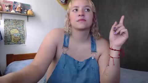 Snapshot of crystal_shadow chatting on 10/17/25, 09:50 Crystal shadow online show from 10/17/25, 09:50