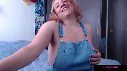 Snapshot of crystal_shadow chatting on 11/16/25, 02:11 Crystal shadow online show from 11/16/25, 02:11