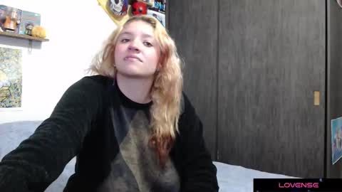 Snapshot of crystal_shadow chatting on 11/30/25, 01:09 Crystal shadow online show from 11/30/25, 01:09