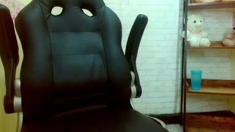 I AM CRYSTAL online show from 03/07/25, 09:48