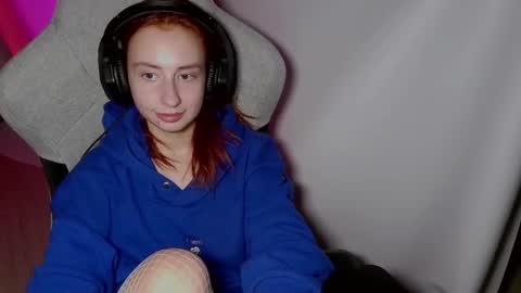 Snapshot of crystallkris chatting on 01/10/25, 04:33 Kristina online show from 01/10/25, 04:33