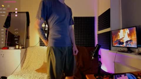 Snapshot of crystallora chatting on 12/06/24, 06:17 Crys online show from 12/06/24, 06:17