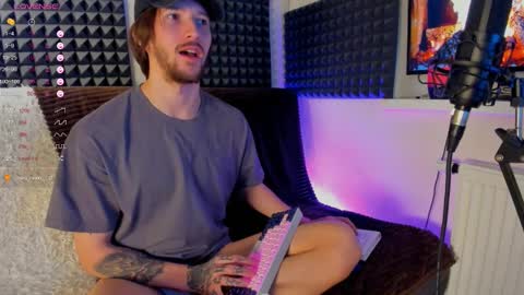 Snapshot of crystallora chatting on 12/08/24, 12:40 Crys online show from 12/08/24, 12:40