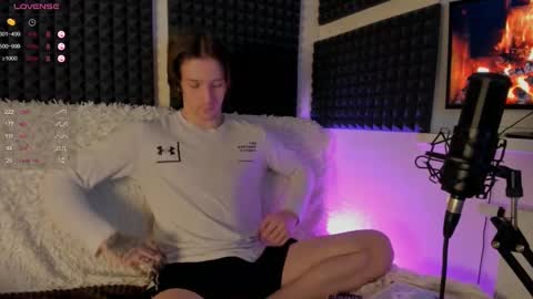 Snapshot of crystallora chatting on 12/08/24, 08:58 Crys online show from 12/08/24, 08:58