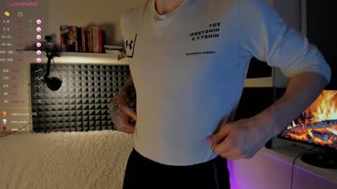 Snapshot of crystallora chatting on 12/09/24, 12:01 Crys online show from 12/09/24, 12:01