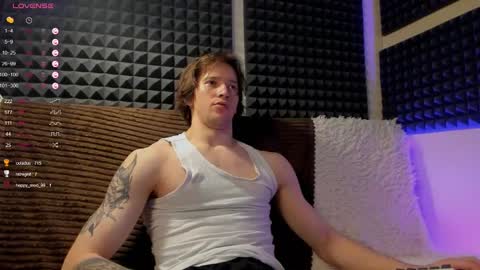 Snapshot of crystallora chatting on 12/11/24, 12:44 Crys online show from 12/11/24, 12:44