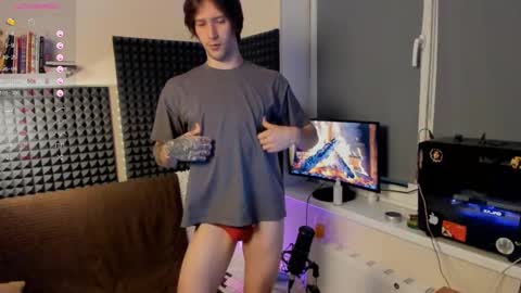 Snapshot of crystallora chatting on 12/11/24, 09:23 Crys online show from 12/11/24, 09:23