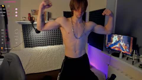 Snapshot of crystallora chatting on 12/12/24, 09:26 Crys online show from 12/12/24, 09:26