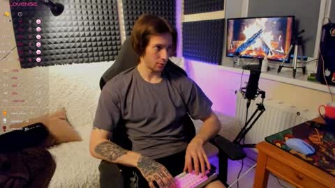 Snapshot of crystallora chatting on 12/13/24, 08:15 Crys online show from 12/13/24, 08:15