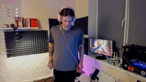 Snapshot of crystallora chatting on 12/15/24, 01:13 Crys online show from 12/15/24, 01:13