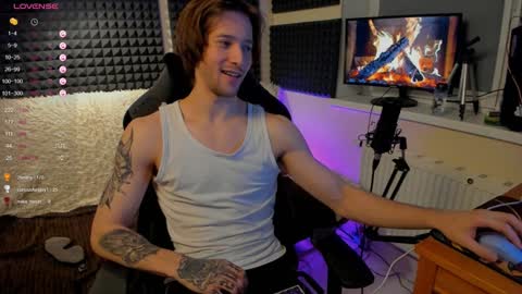 Snapshot of crystallora chatting on 12/16/24, 12:26 Crys online show from 12/16/24, 12:26