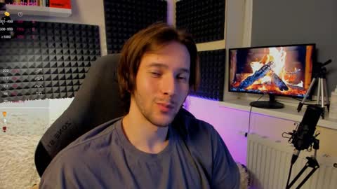 Snapshot of crystallora chatting on 12/17/24, 03:50 Crys online show from 12/17/24, 03:50