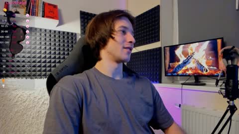 Snapshot of crystallora chatting on 12/18/24, 10:57 Crys online show from 12/18/24, 10:57