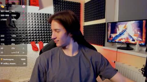 Snapshot of crystallora chatting on 12/20/24, 02:08 Crys online show from 12/20/24, 02:08