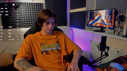 Snapshot of crystallora chatting on 12/20/24, 07:07 Crys online show from 12/20/24, 07:07