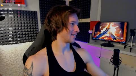 Snapshot of crystallora chatting on 12/22/24, 10:58 Crys online show from 12/22/24, 10:58