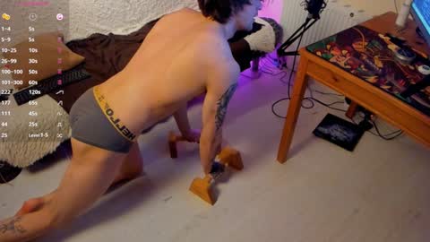 Snapshot of crystallora chatting on 12/24/24, 02:21 Crys online show from 12/24/24, 02:21