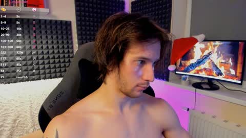 Snapshot of crystallora chatting on 12/26/24, 02:33 Crys online show from 12/26/24, 02:33