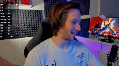 Snapshot of crystallora chatting on 12/28/24, 08:36 Crys online show from 12/28/24, 08:36