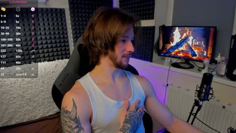 Snapshot of crystallora chatting on 01/22/25, 09:54 Crys online show from 01/22/25, 09:54