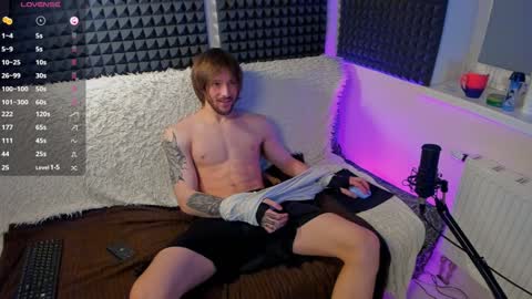 Snapshot of crystallora chatting on 02/01/25, 10:55 Crys online show from 02/01/25, 10:55