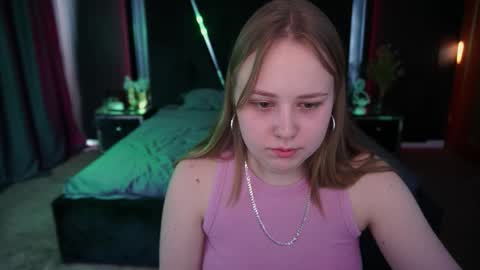 crystallpaws_ online show from 09/22/25, 01:46