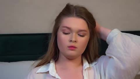 Crystal online show from 10/19/25, 06:08