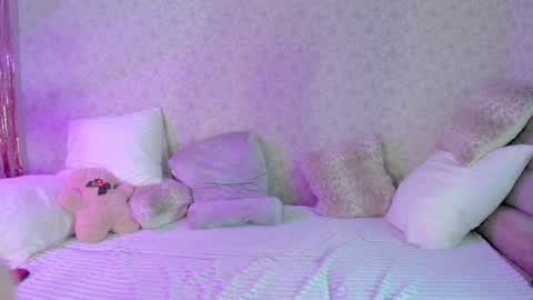 Snapshot of crystalnut chatting on 12/02/24, 04:42 Maria online show from 12/02/24, 04:42